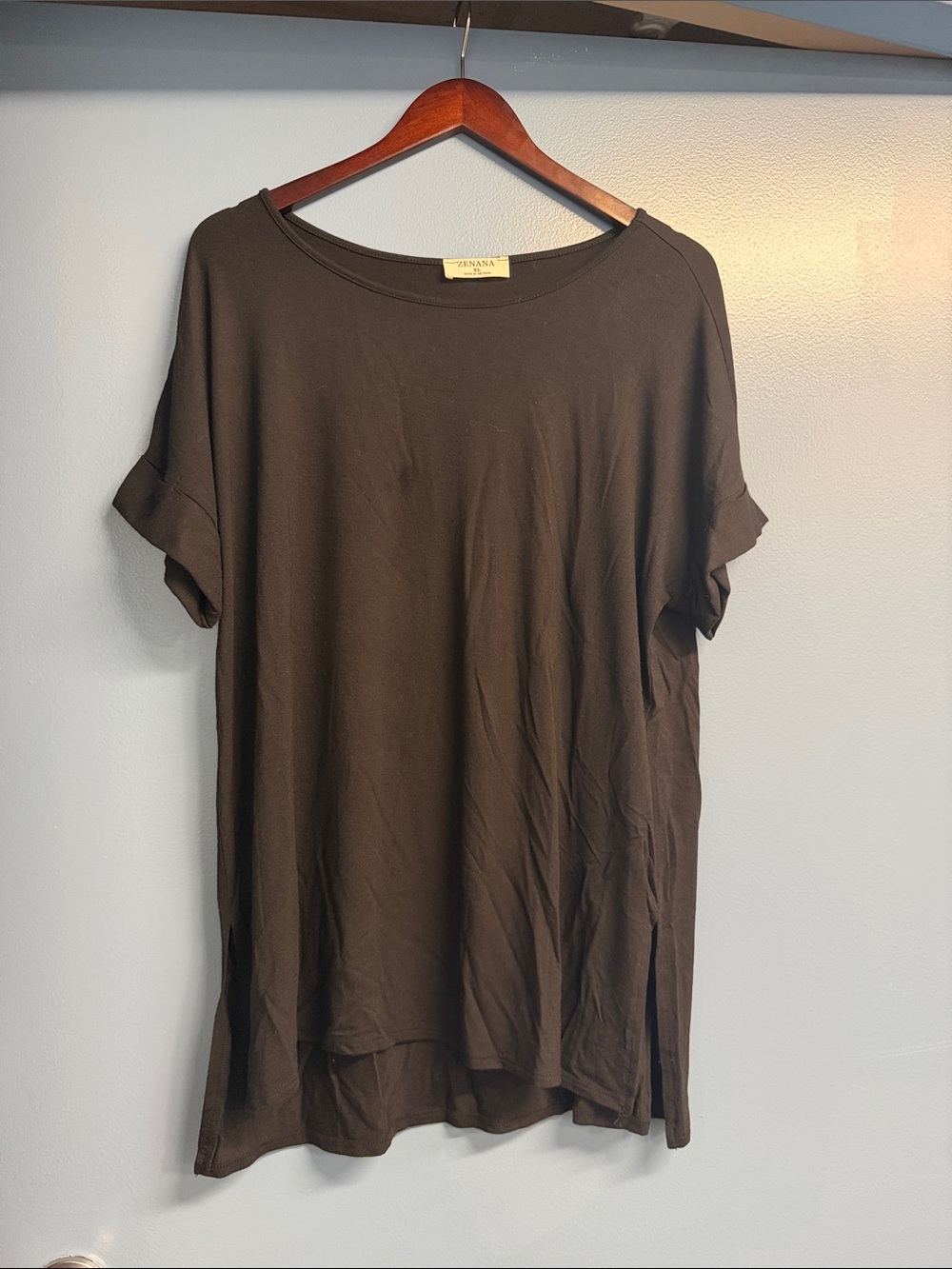 Zenana Outfitters Black Short Sleeve Top.  Cuffed sleeves.  Split hem. hi lo hem